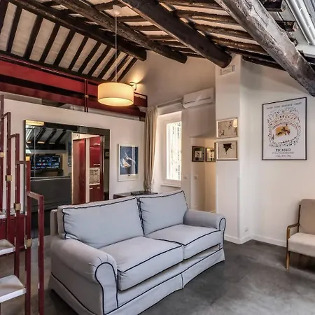 Domus In Via Del Corso Apartamento