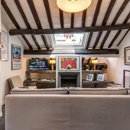 Domus In Via Del Corso Apartment