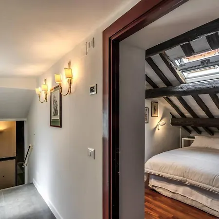 Domus In Via Del Corso * Rome